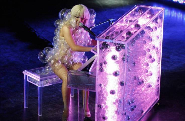 30 ярких и эпатажных нарядов Lady Gaga