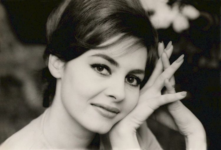 25 Fascinating Retro Photos of Famous People